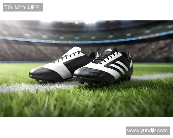 足球比赛中球星脚下的传奇球鞋展现与技术风采解析 足球比赛中球星脚下的传奇球鞋展现与技术风采解析