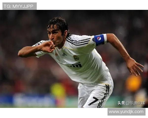 细数足坛经典瞬间那些以挑射惊艳世界的传奇球星